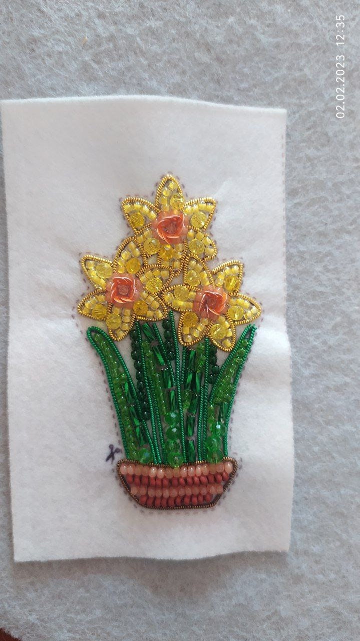 Daffodil Bead embroidery kit. Seed Bead Brooch kit. DIY Craft kit. Beadweaving Kit. Needlework beading. Handmade Jewelry Making Kit