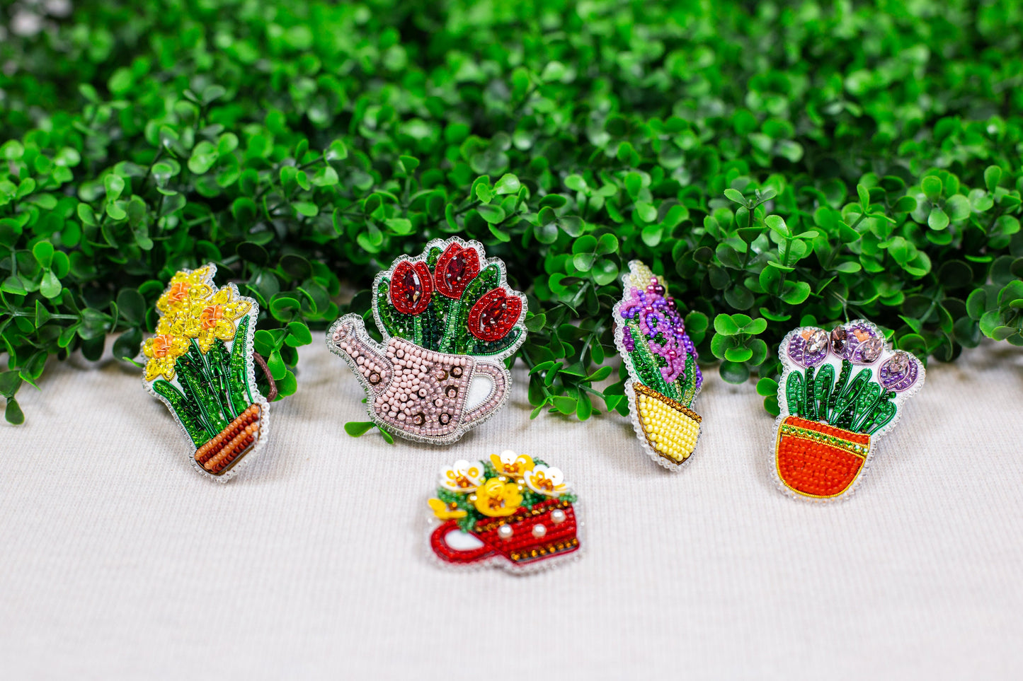 Set of 5 Spring Flowers DIY Beaded Brooches Kits, Craft kits, Beaded Flower Brooches, Jewelry Making Kits for Adults