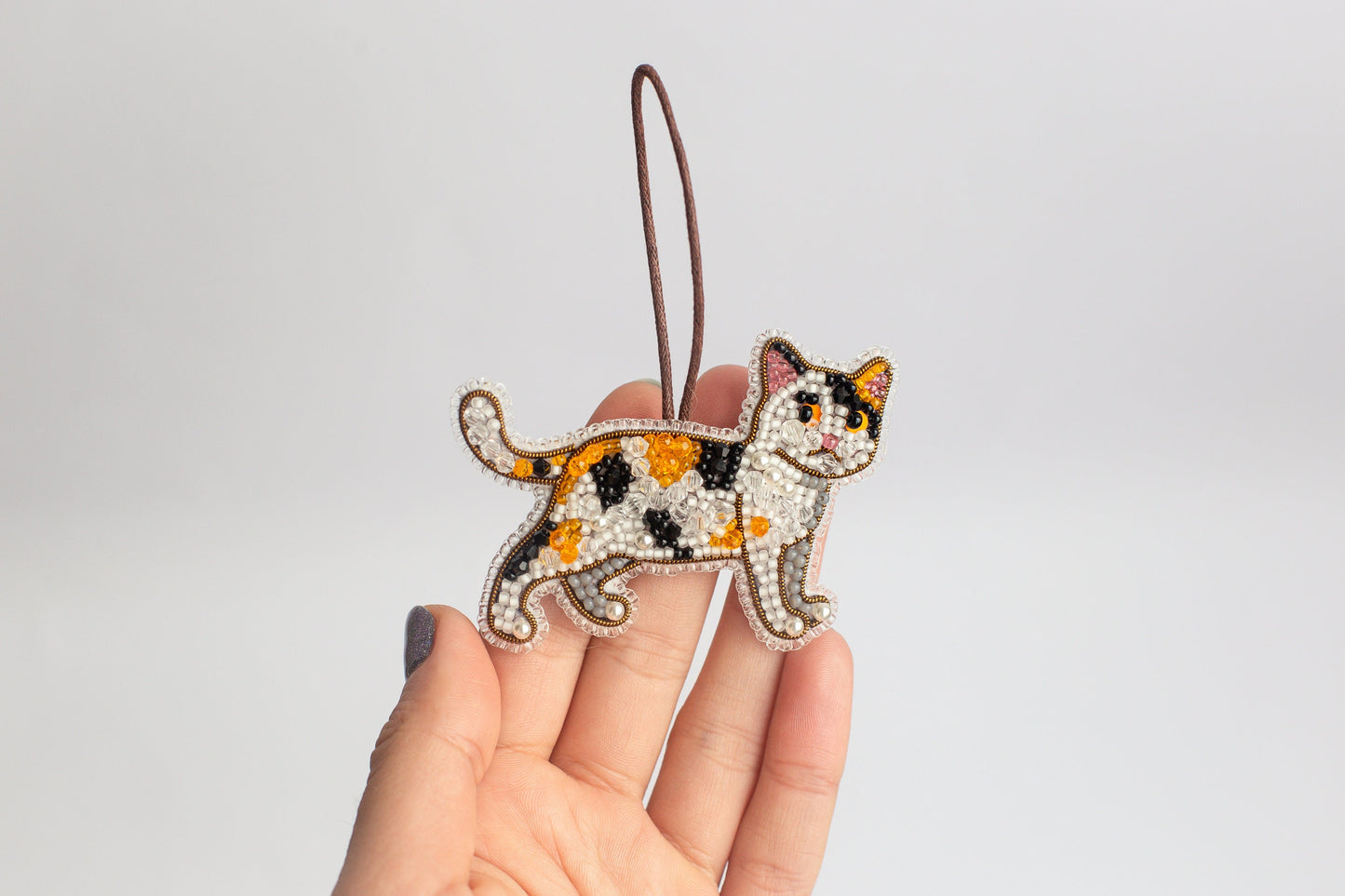 Calico Cat Bead embroidery kit. Seed Bead Brooch kit. DIY Craft kit. Beadweaving Kit. Needlework beading. Handmade Jewelry Making Kit