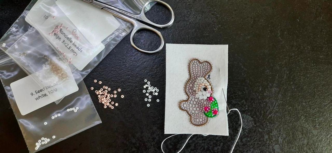 Set of 4 Easter Bunny DIY Beaded Brooches Kits, Craft kits, Beaded Easter Bunny Brooches, Jewelry Making Kits for Adults