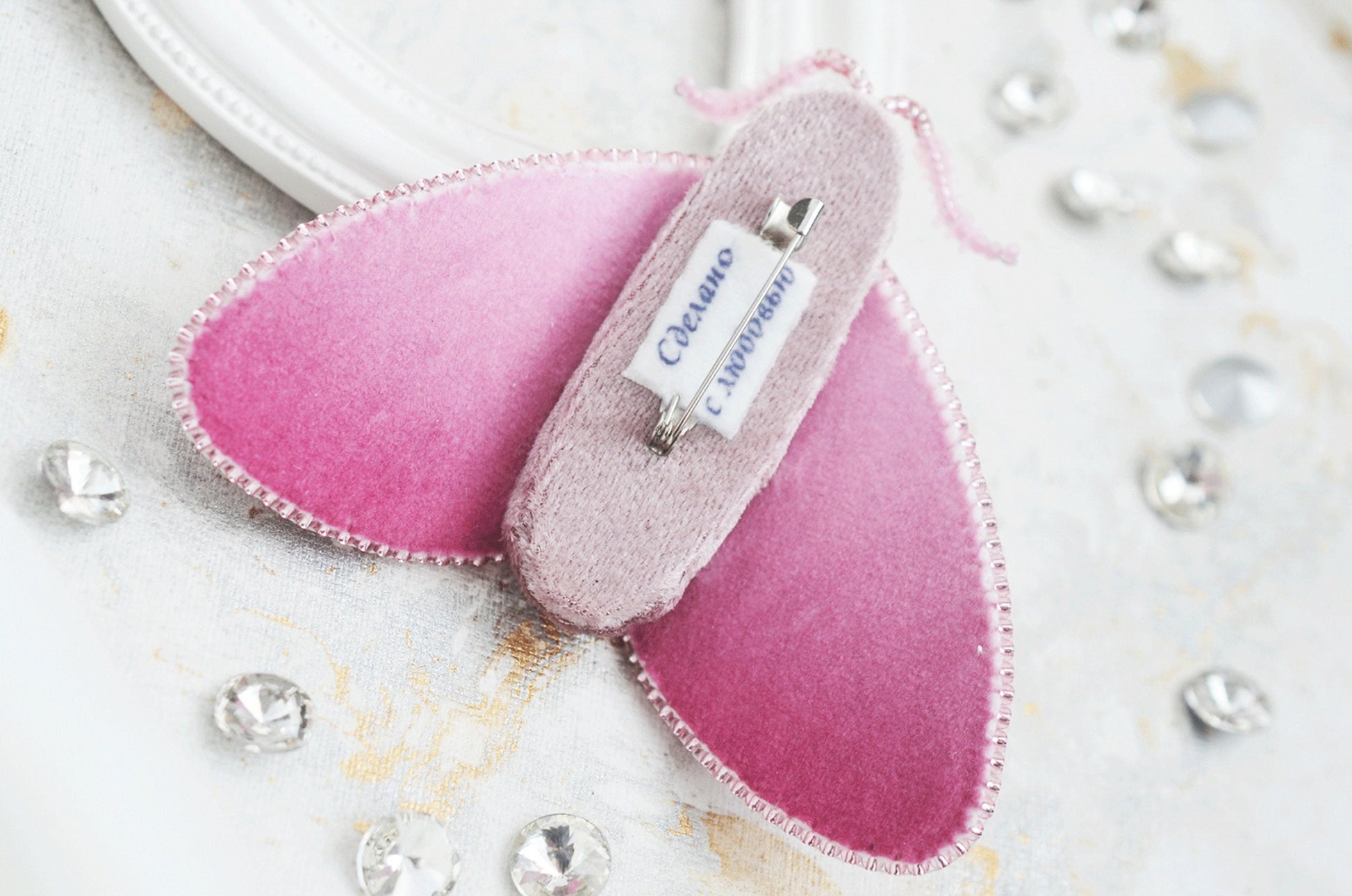 a close up of a cell phone holder