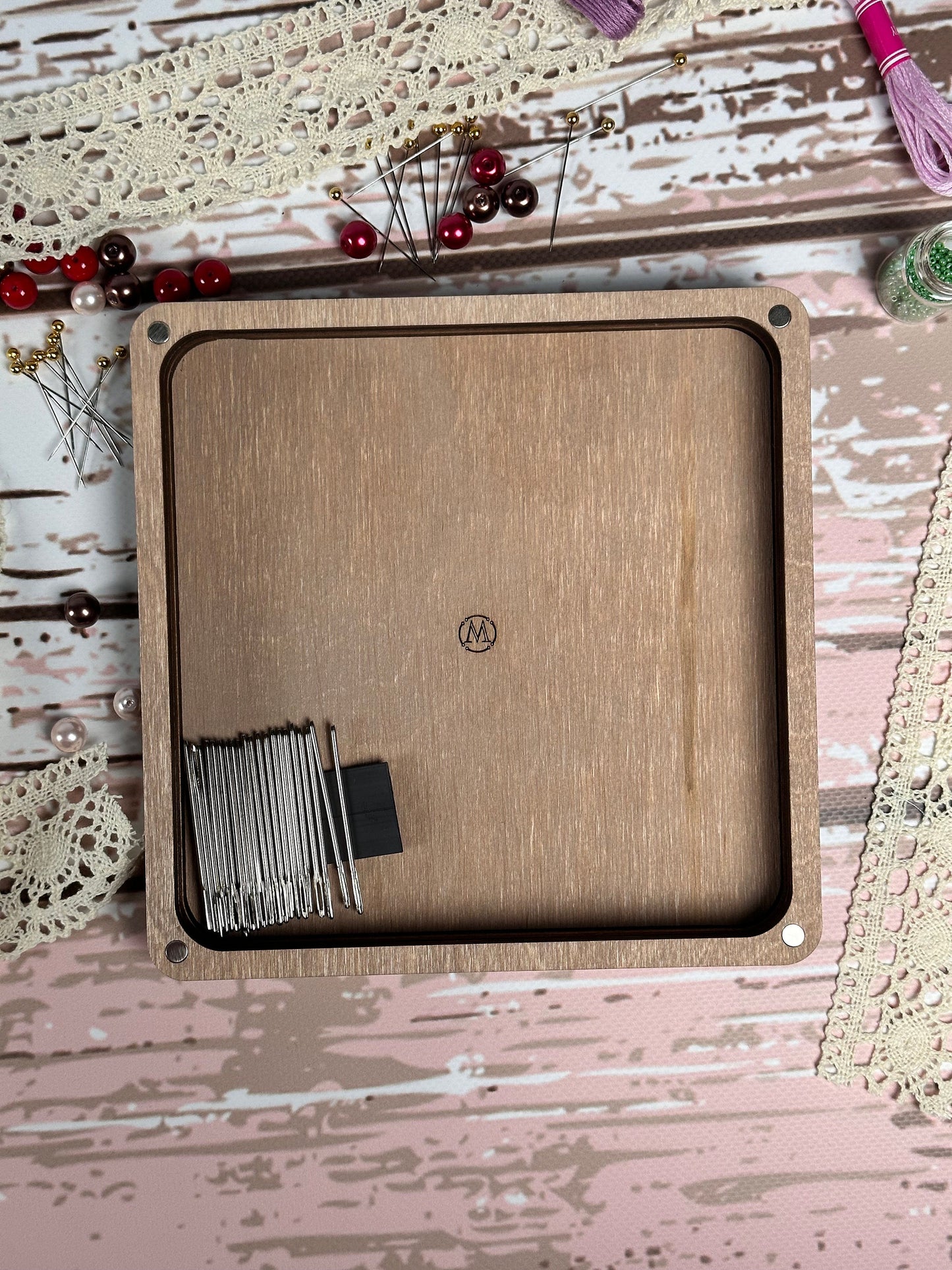 a picture of a metal object on a wall