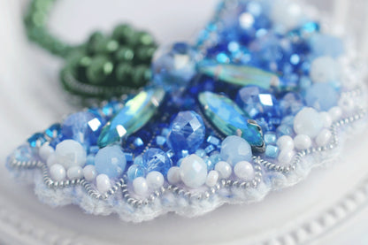 a close up of beads and beads on a plate