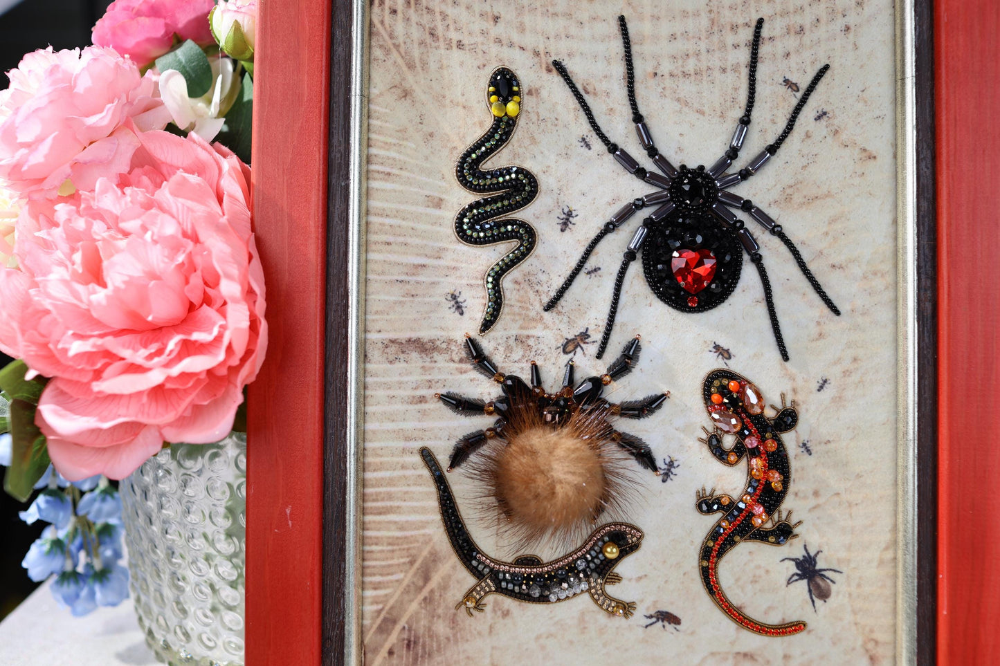 a picture of a spider, a gecko, and a gecko in a