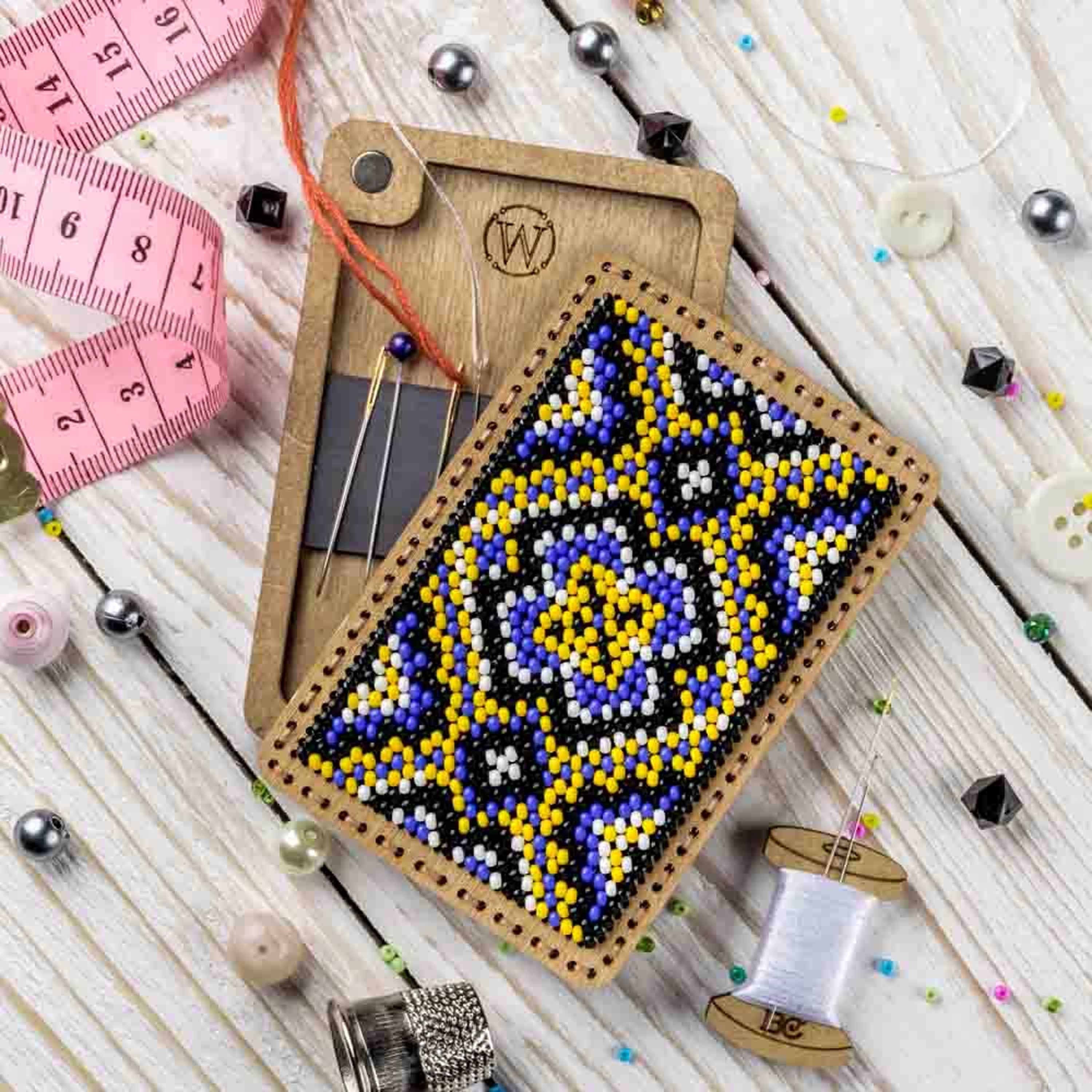 a picture of some beads on a table