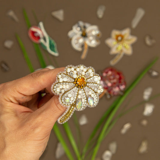 Chamomile Flower - Readymade Beaded Brooch