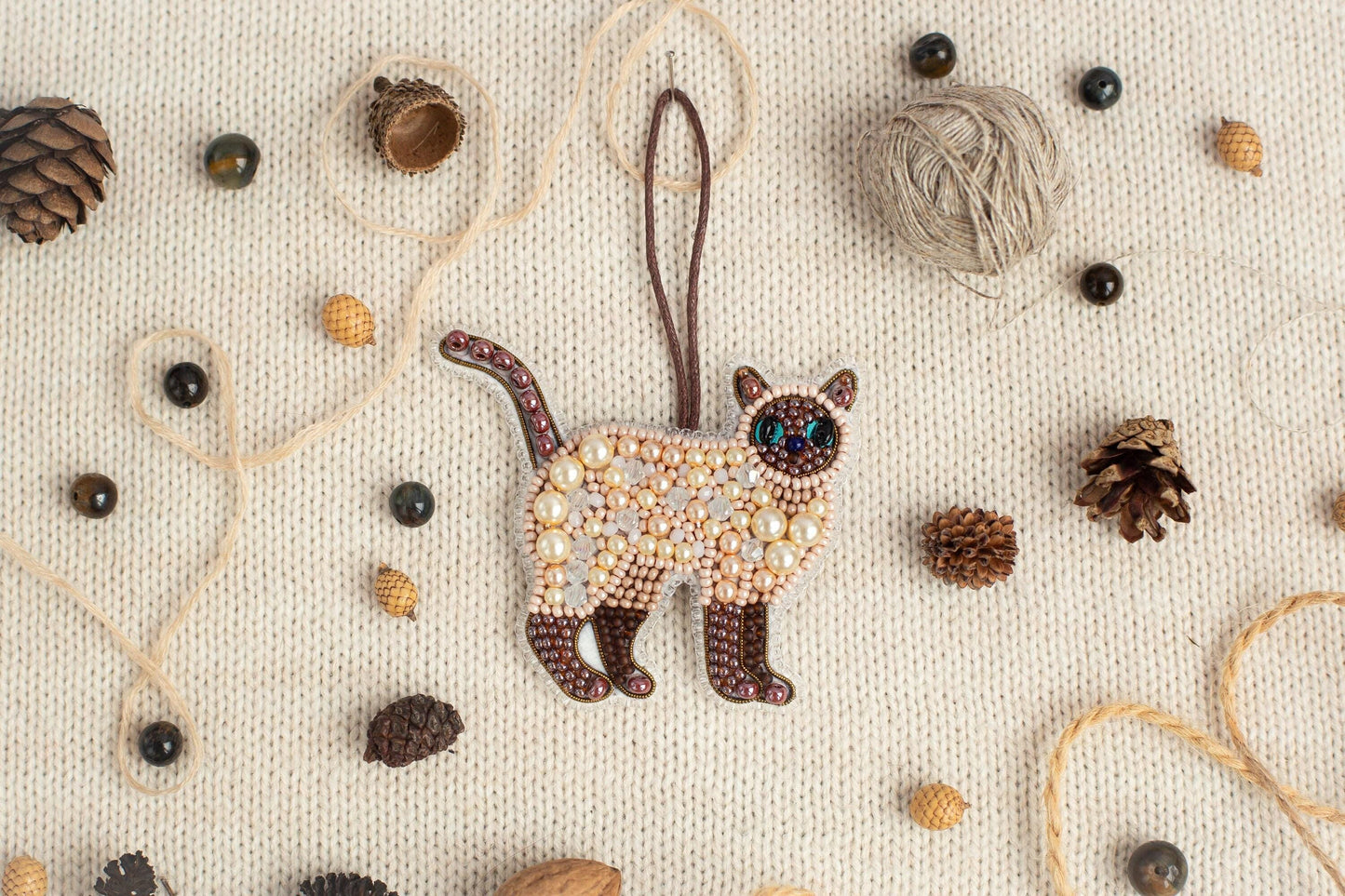 Siamese Cat - Readymade Beaded Brooch