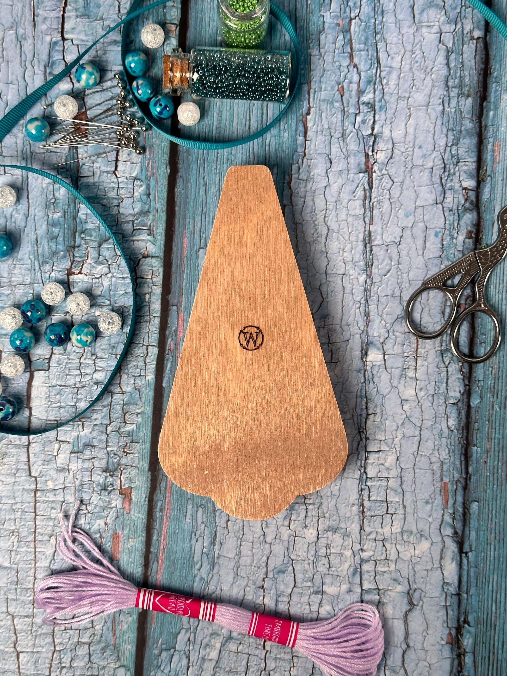 a pair of scissors, a string, and a wooden case on a table