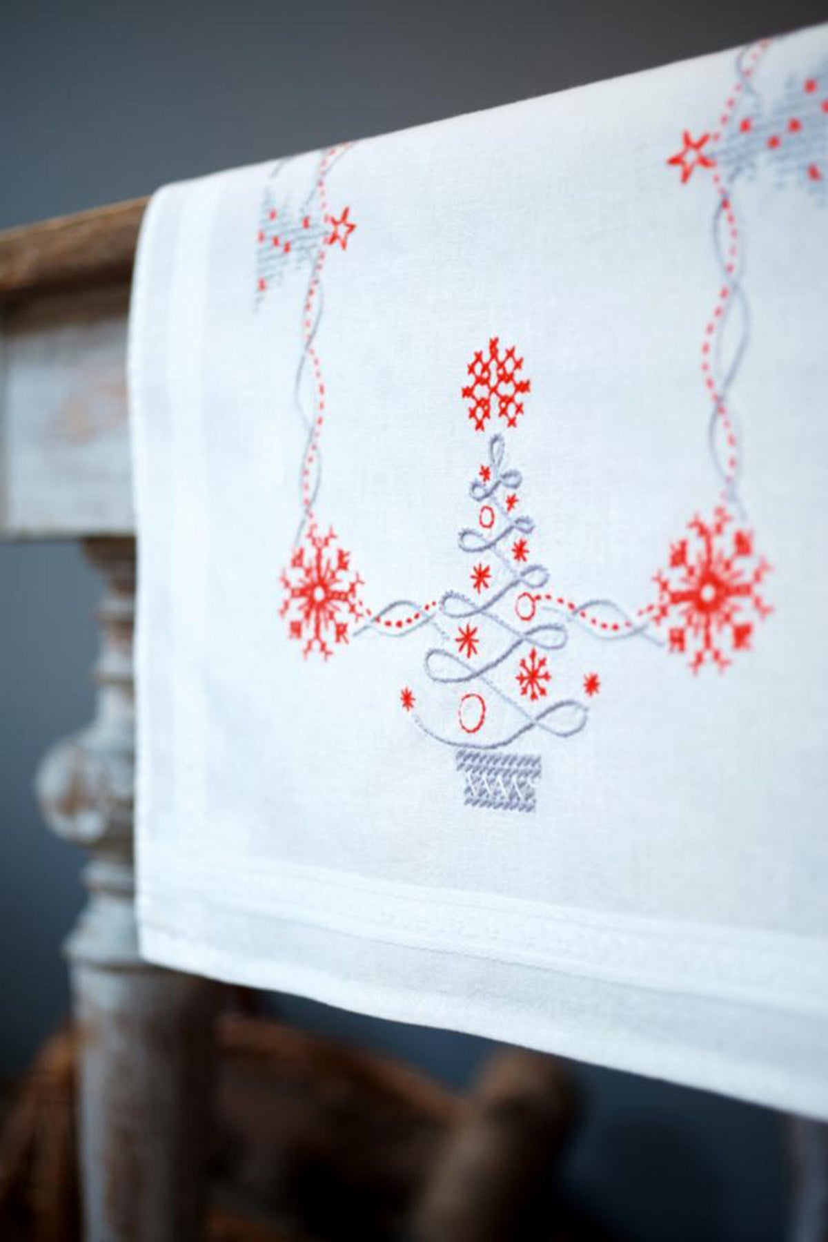 Christmas Tree Table Runner Cross Stitch Kit: DIY Festive Embroidery (39 x 16 in)