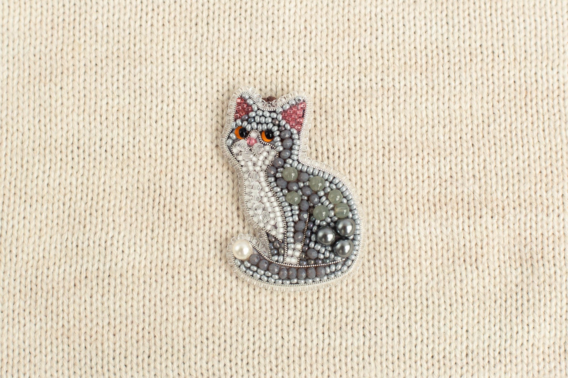 a picture of a cat made out of beads