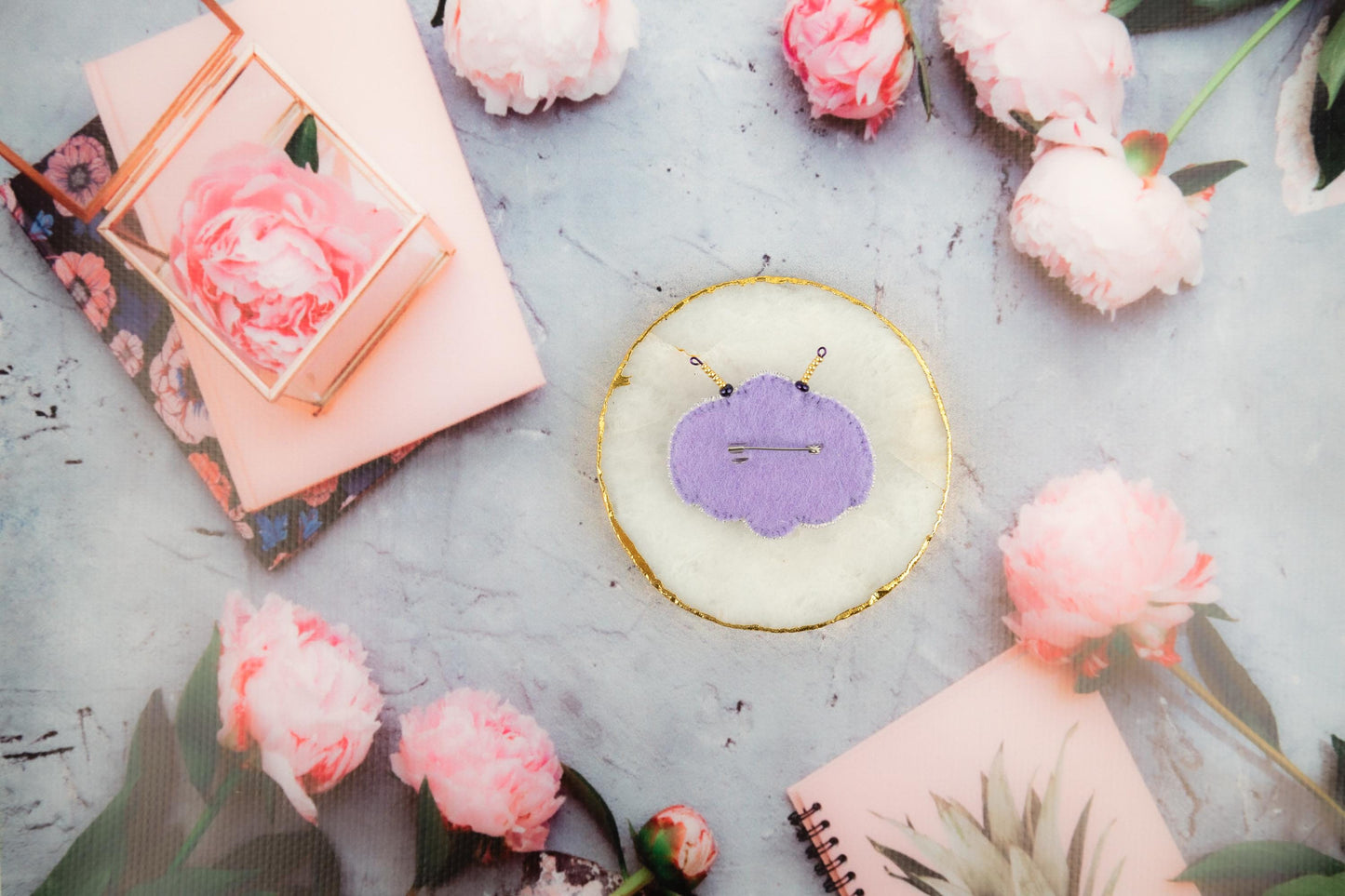 a table topped with lots of pink flowers