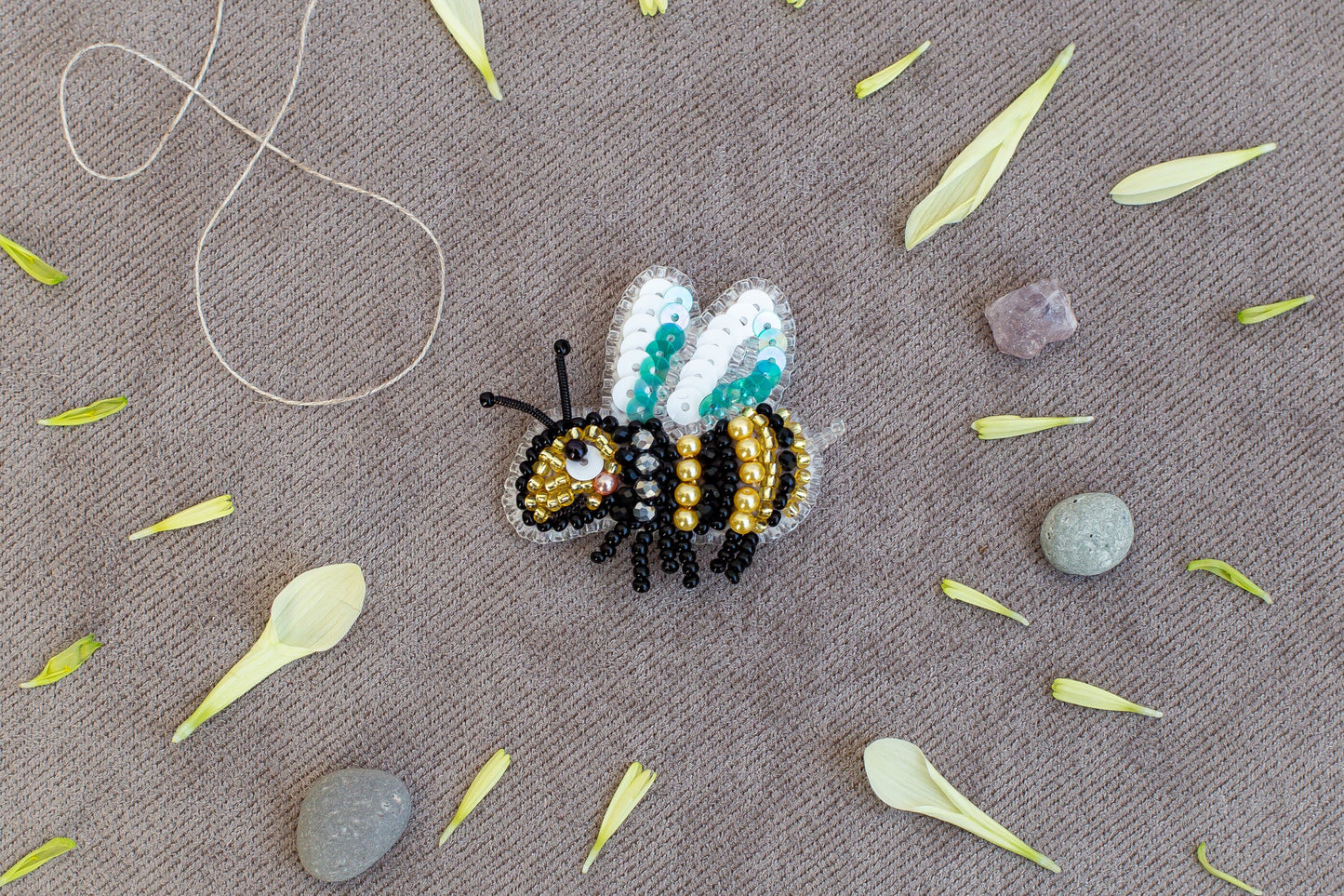 Bee Bead embroidery kit. Seed Bead Brooch kit. DIY Craft kit. Beadweaving Kit. Needlework beading. Handmade Jewelry Making Kit