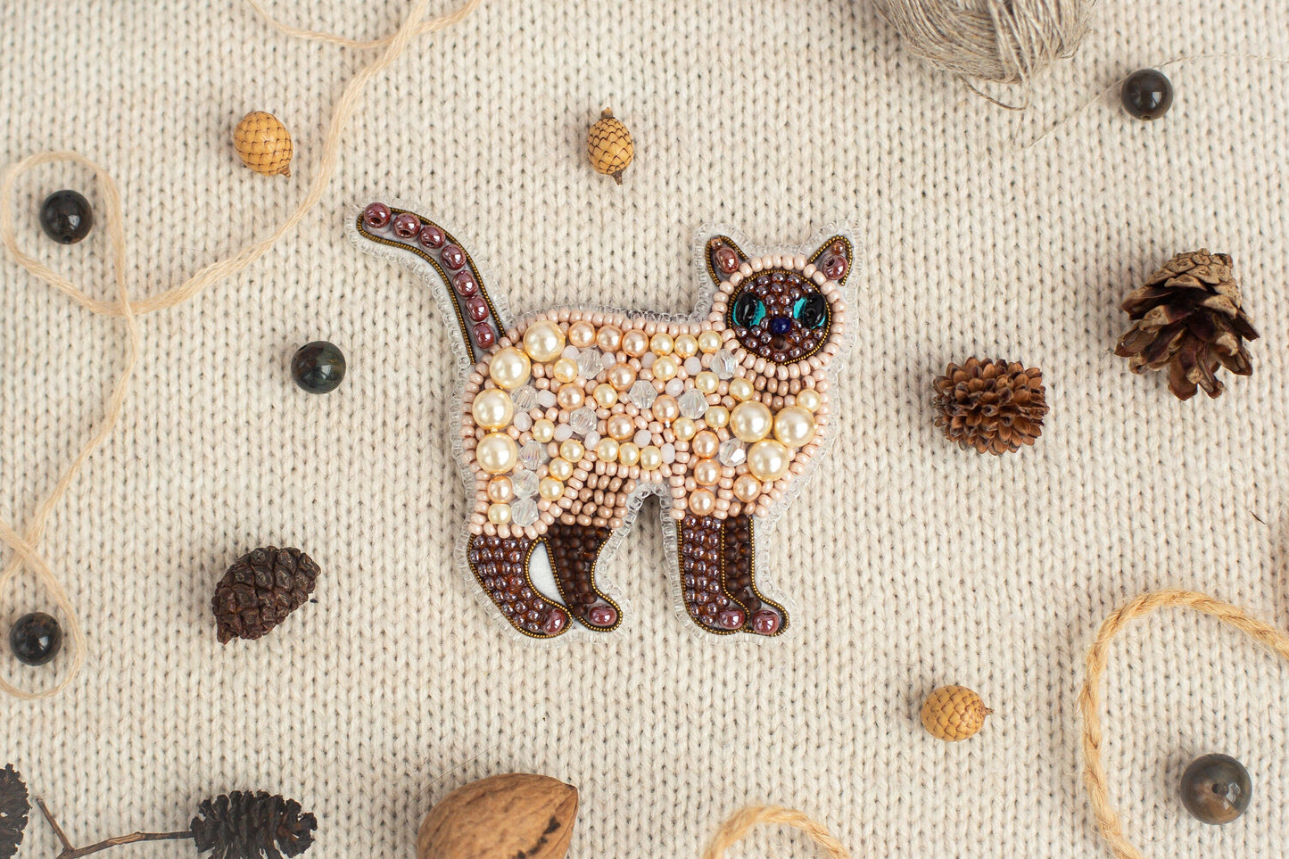 Siamese Cat Bead embroidery kit. Seed Bead Brooch kit. DIY Craft kit. Beadweaving Kit. Needlework beading. Handmade Jewelry Making Kit